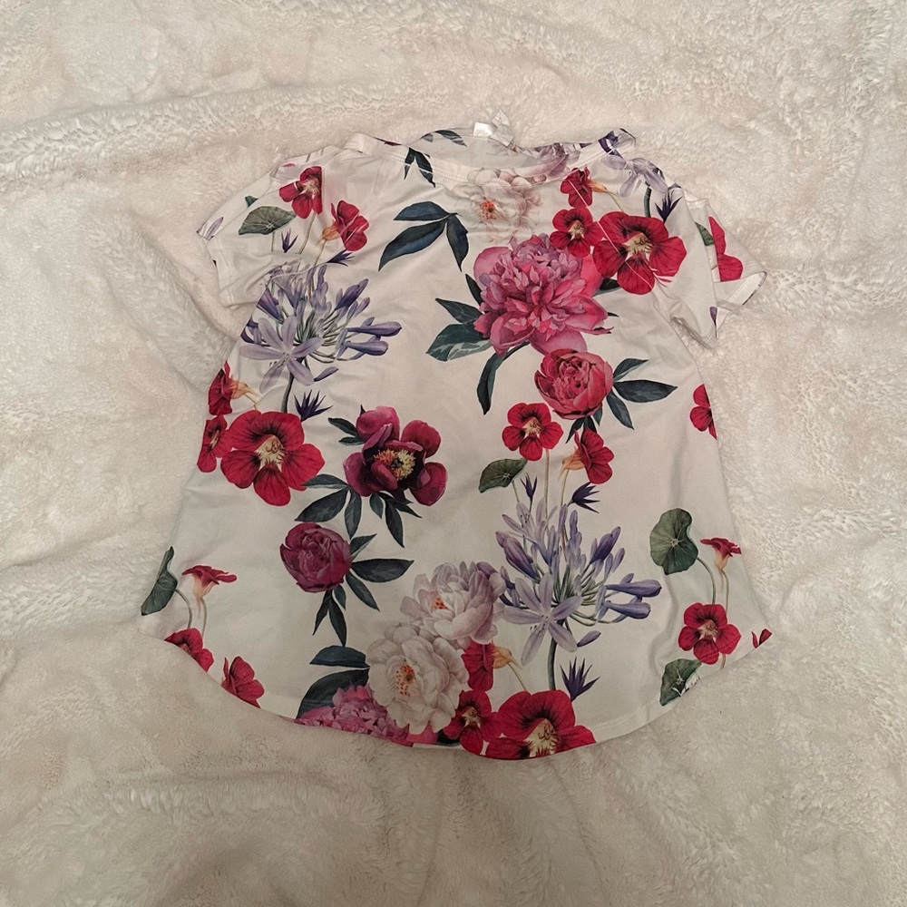 Cute white shirt with flowers, hardly used, great condition, and size small.